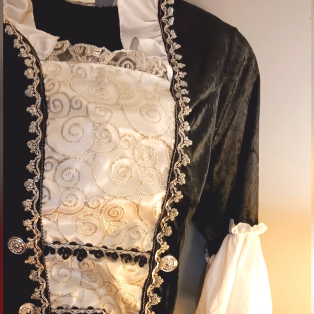 Costume